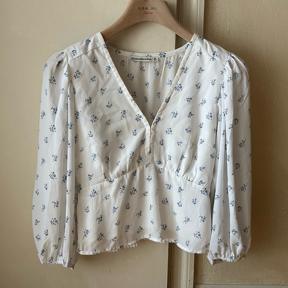 Abercrombie Women's 3/4 Sleeve V-Neck Blouse